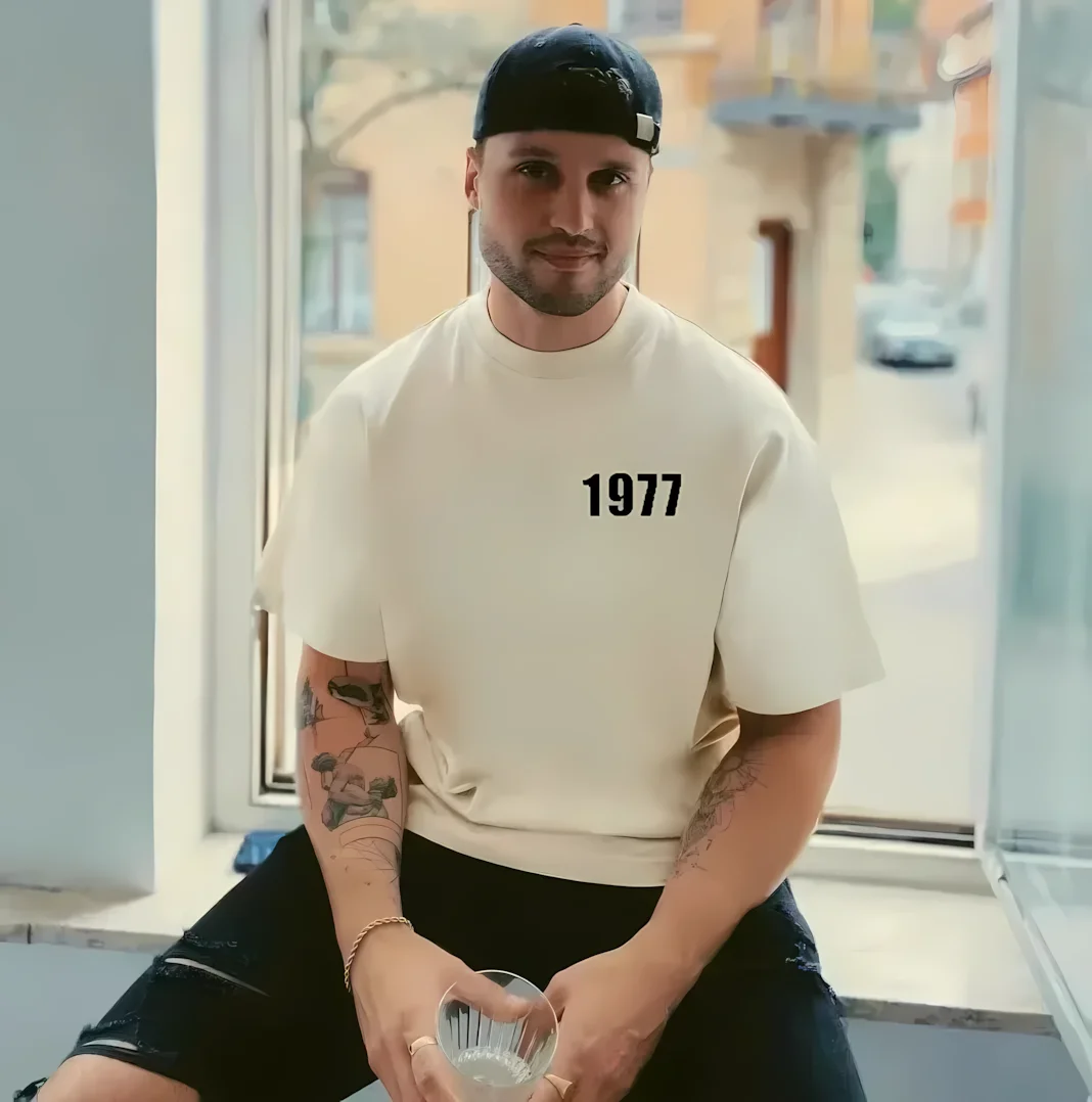تي شيرت رجالي صيفي عصري ريترو 1977 مطبوع مريح برقبة دائرية يسمح بمرور الهواء في الهواء الطلق على طراز الشارع #3