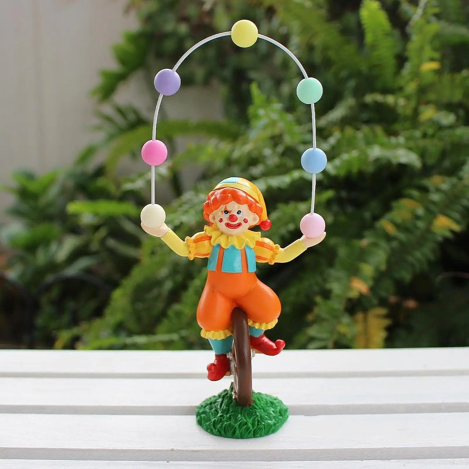 

Acrobatic Clown Figurine Creative Resin Tabletop Ornament Plant Pot Decor Small Statue for Outside Shelf Bonsai Backyard Office