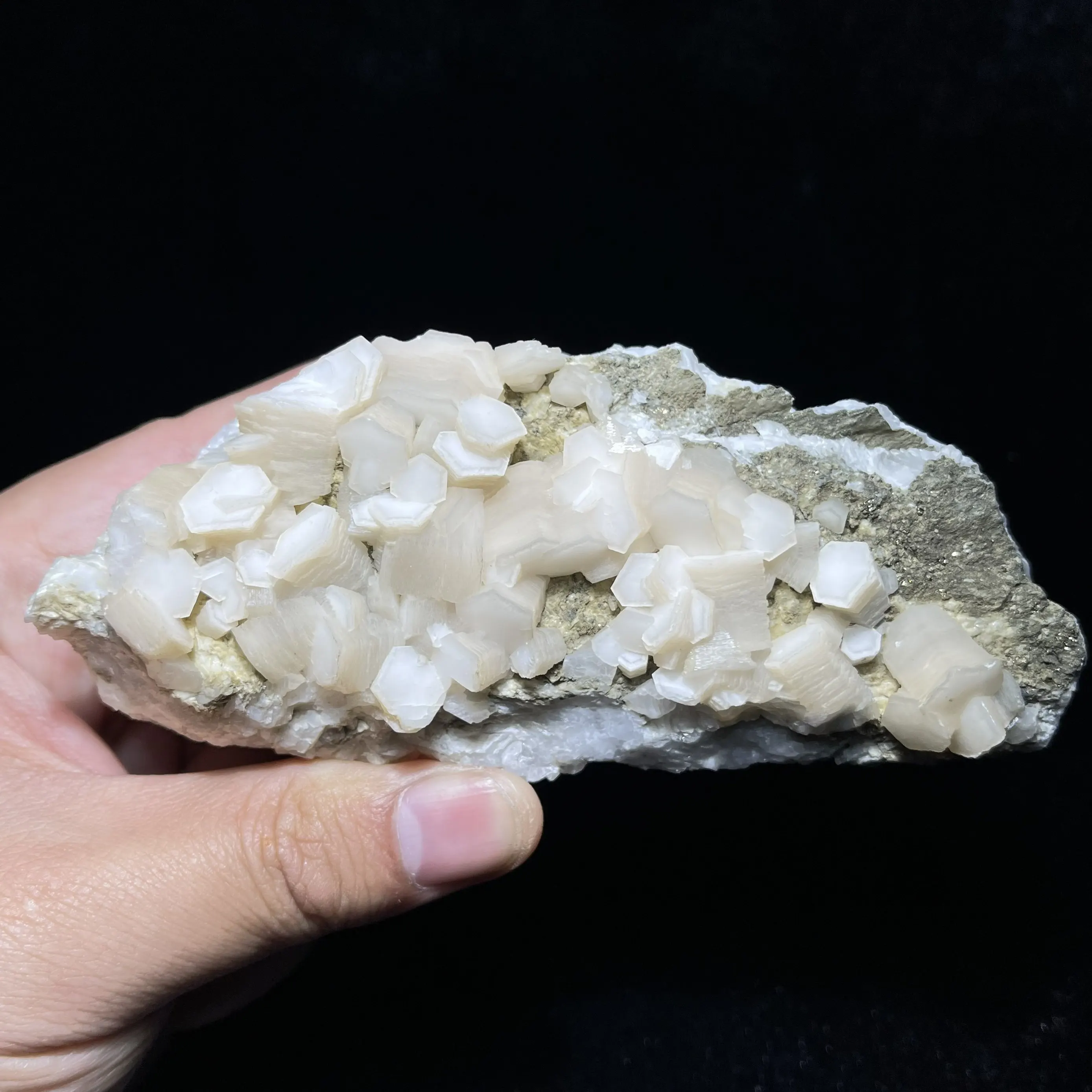 natural pink colour calcite with fluorescent effect rough specimen healing crystal stone