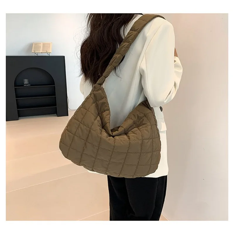 Shoulder Messenger Bag with Niche Design, Pleat Cloud Bag, Casual Personalized, Western Style, Large Capacity Dumpling Bag, New