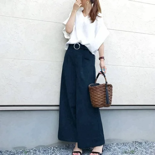 ชุดเซ็ตสองชิ้น เสื้อคอวีแขนทรงปีกค้างคาว พร้อมเข็มขัด และกางเกงขายาวทรงกระบอก รุ่นใหม่ประจำฤดูร้อนปี 2025