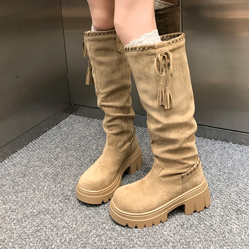 

Женские высокие сапоги на высоком каблуке. Замшевые модные массивные модельные туфли. Женские сапоги до колена. 2025 г. Дизайнерские туфли-лодочки. Женские боты «Челси».