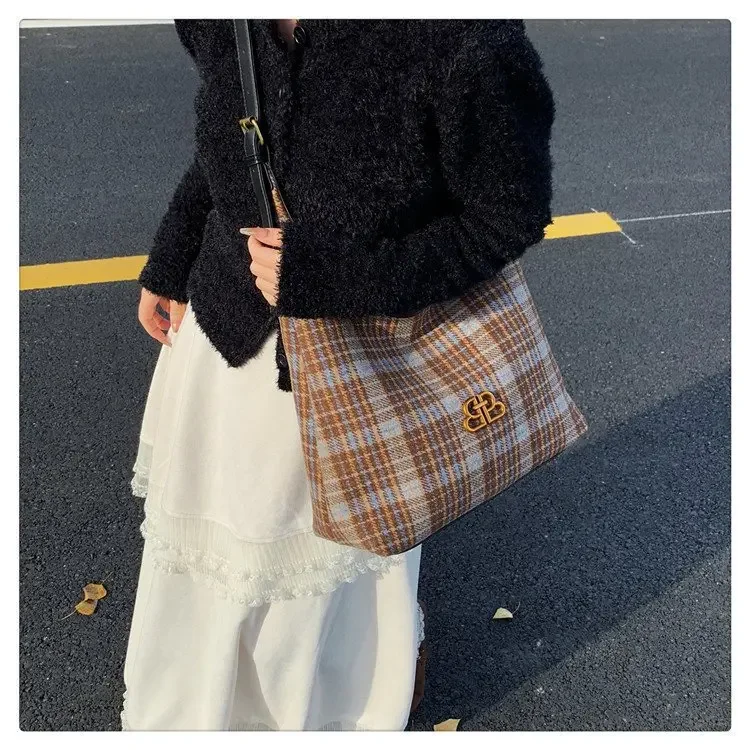 

Women's 2025 Retro Plaid Bag - Woolen Large Capacity College Tote & Casual Backpack | Versatile Fashion Design