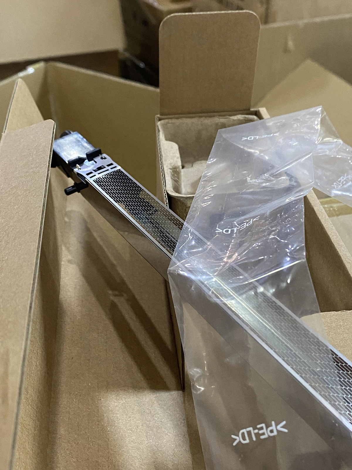 

Коронный блок зарядки для Konica Minolta C6500 C5501 C6000 C6501 C7000 Corona Grid