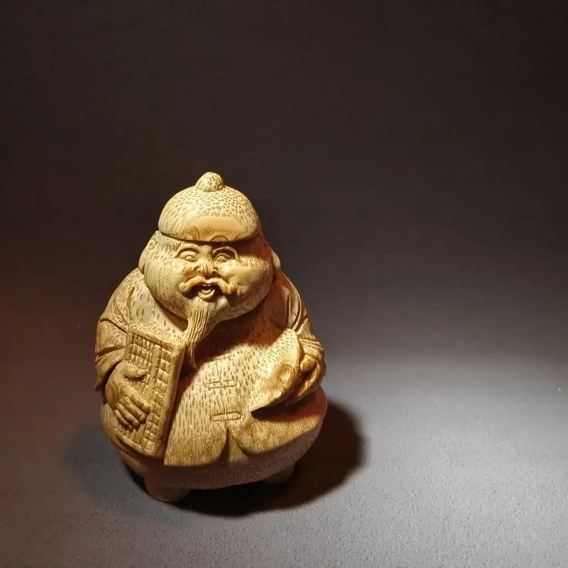 

character is purely handmade, the ten-year-old material is carved with bamboo root carving, and the landlord is old and rich.