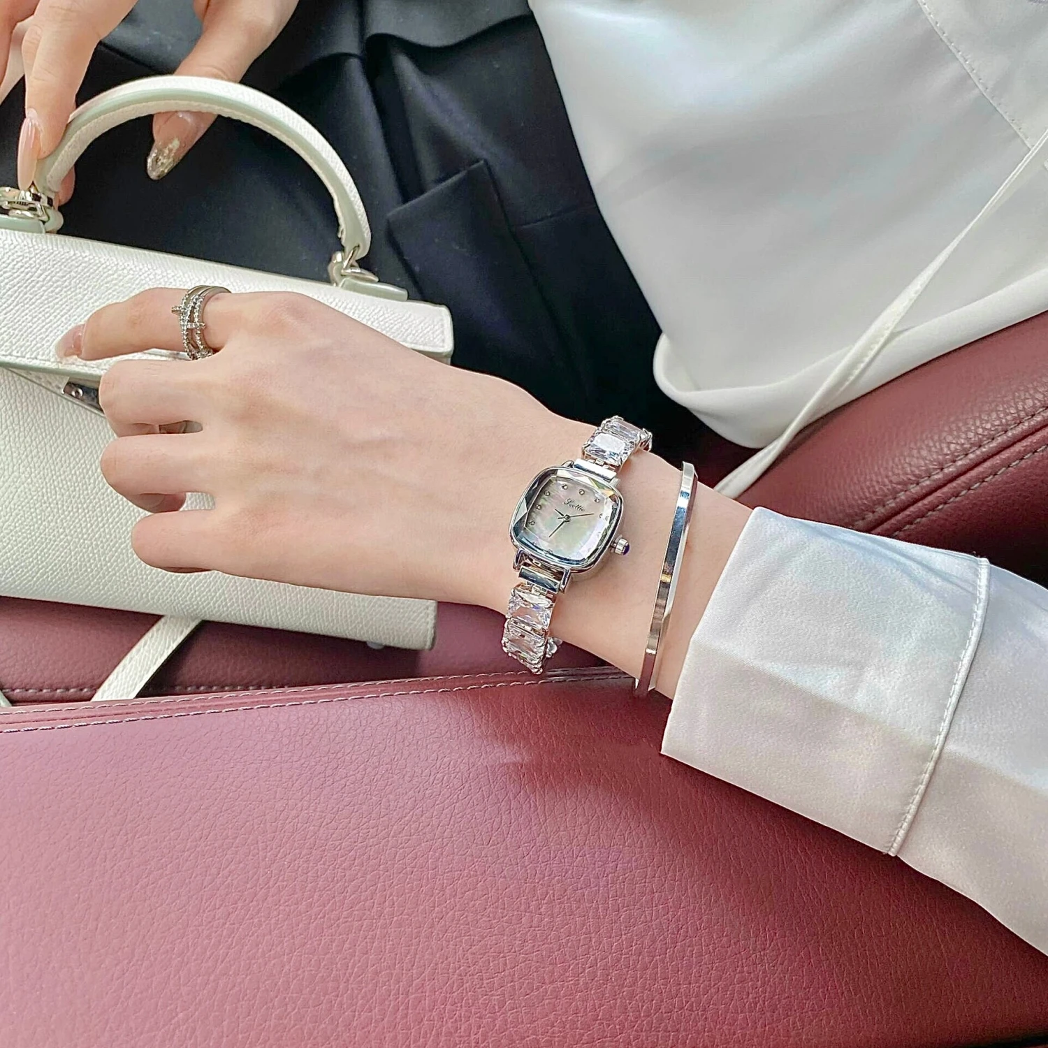 

Women's New Style Crystal Watch Luxury Trendy Elegant Square Quartz Watch Niche Casual Elegant Fashion Women's Gift Watch