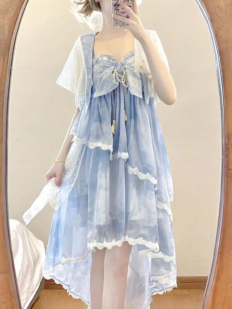 

A new Chinese-style top and halter skirt set with strong sense of design