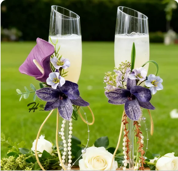 

Фиолетовый кубок с лилией калла, бокал для шампанского, украшенный цветами, свадебные принадлежности для творческого моделирования невесты и жениха.