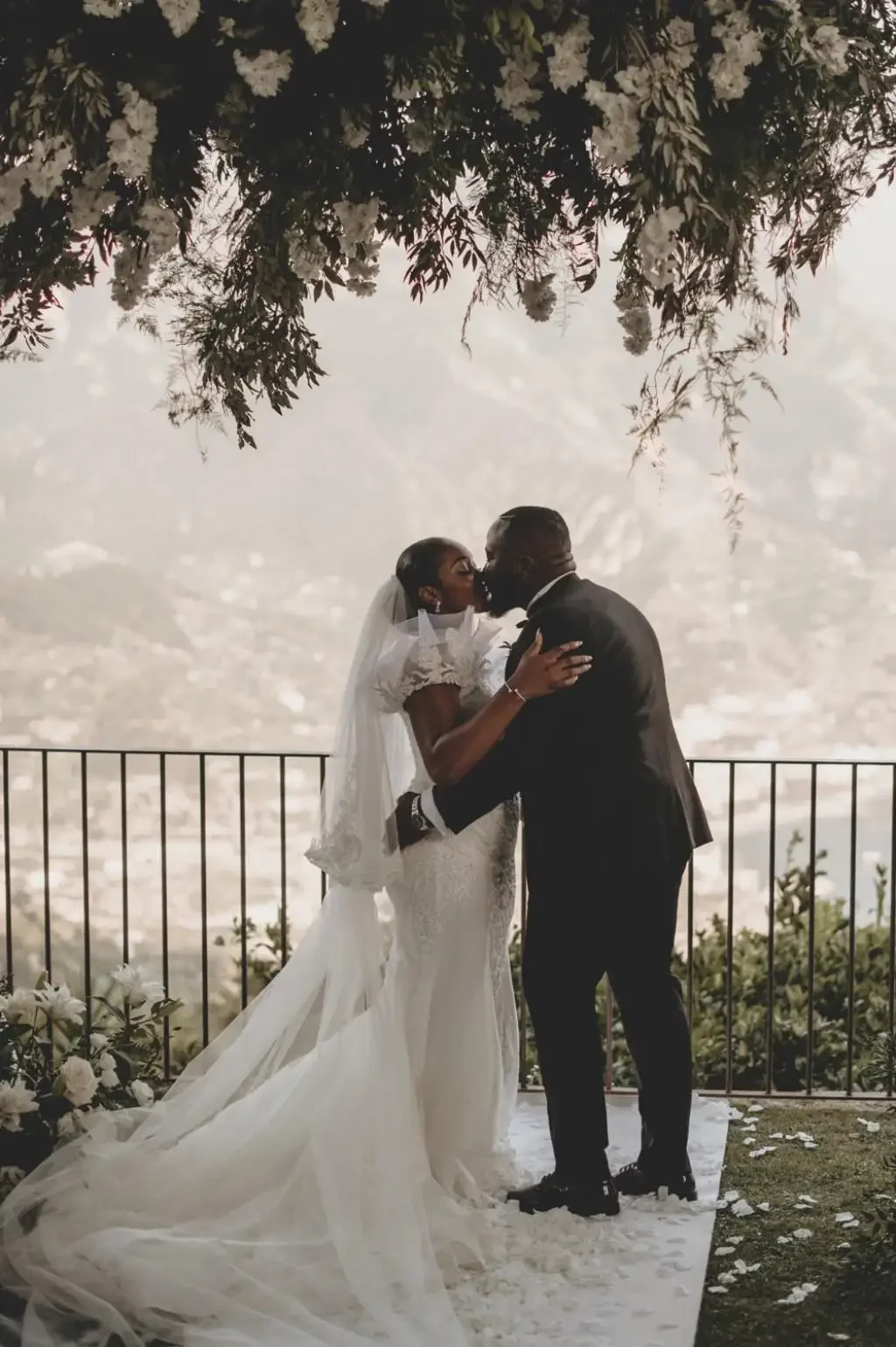 Customized Charming One Shoulder Lace Appliques Mermaid Wedding Dresses Robe De Mariée 2023 Summer Beach Plus Size Bridal Gowns