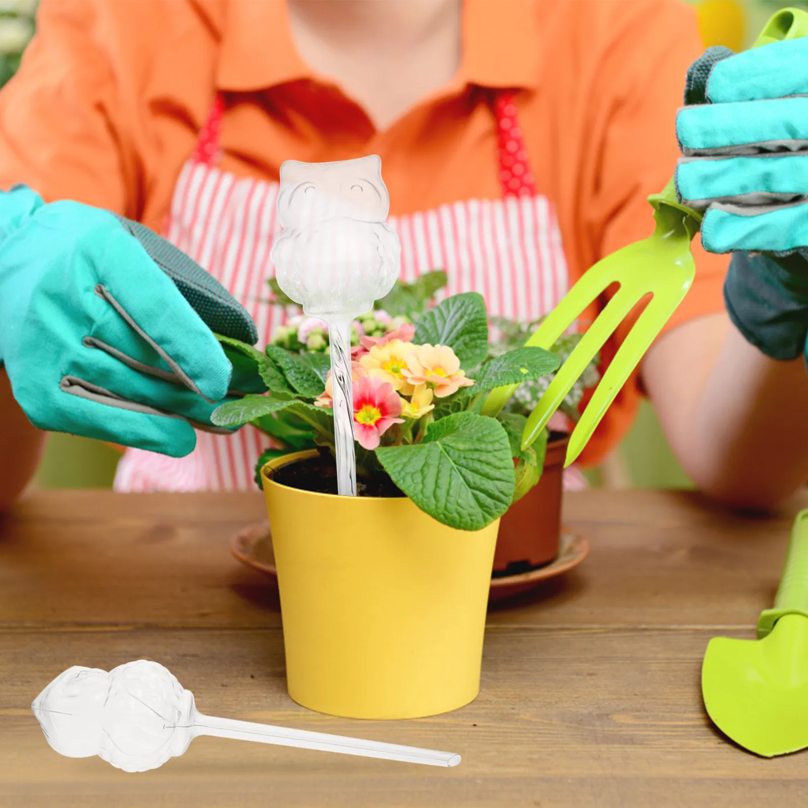 

Набор из 4 автоматических капельниц для растений в форме совы, пластиковые устройства для самополива, для сада, комнатных и подвесных растений, для улицы