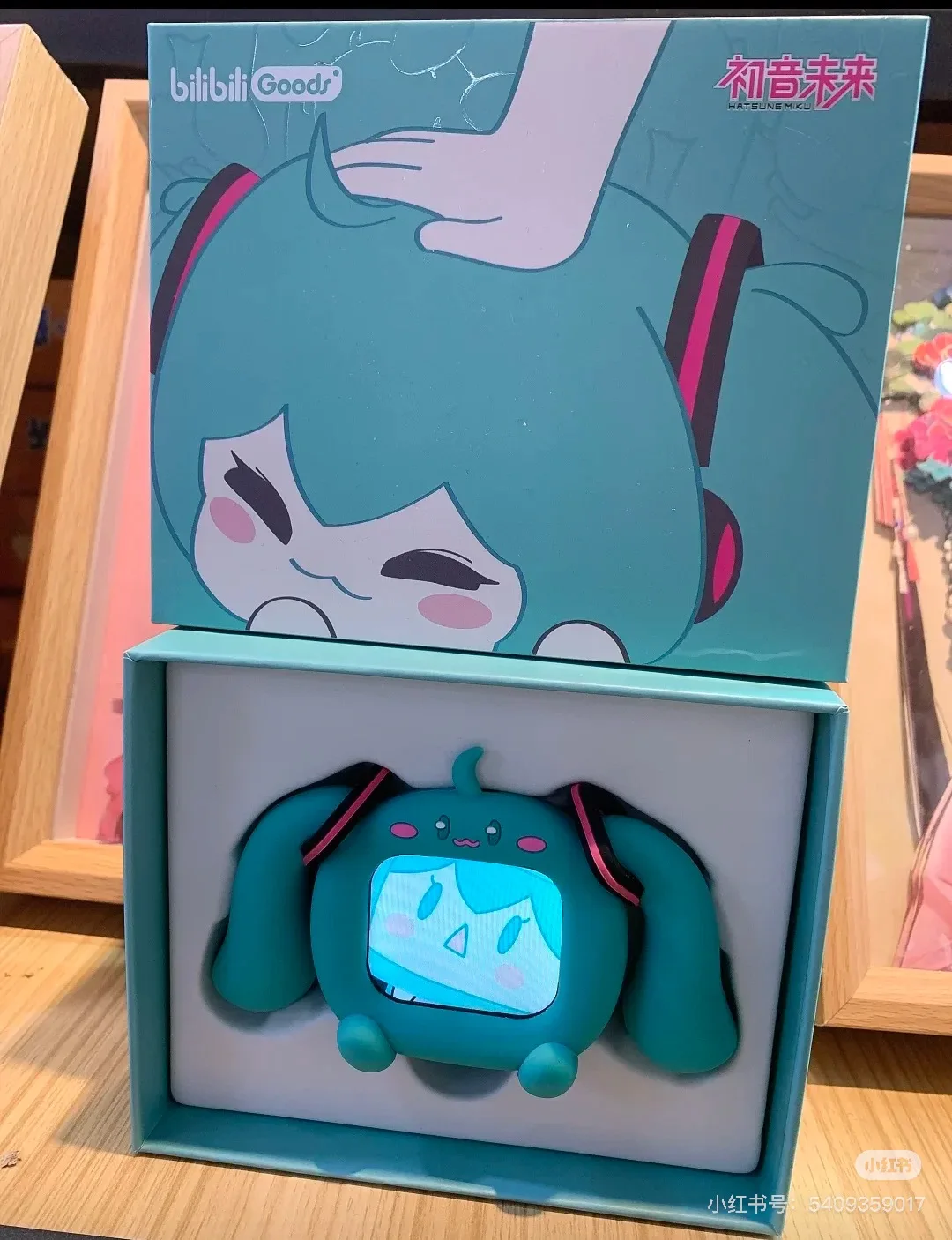 

Hatsune Miku Touch Screen Interactive Wireless Bluetooth Anime Peripheral Headset Gift Box Cube Face Lcd Children Toy Gift