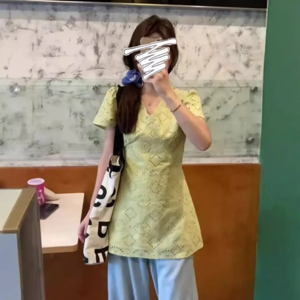 

Women's Slim-fit Short-Sleeved Shirt Unique Hollow-out Design Chic Summer French Temperament Top Niche Style