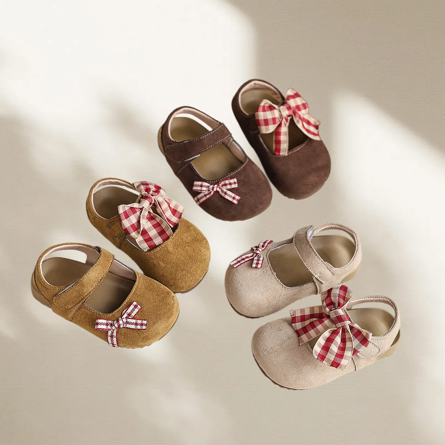 

Новые летние детские сандалии Baotou 2026 года, размеры 23-34, с милым клетчатым бантом, туфли-принцессы для девочек, мягкая подошва, детские туфли телесного цвета