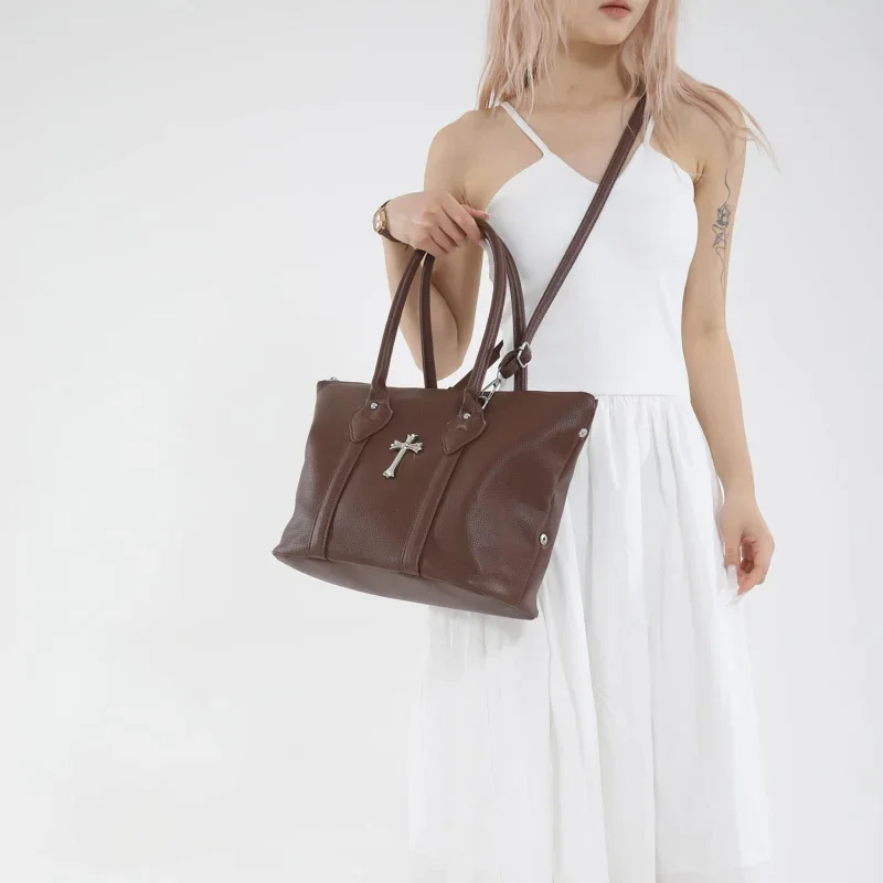

Classic Elegant Women's Shoulder Bag Crafted from Premium Leather with Luxury Brand Touch and Famous Designer Style