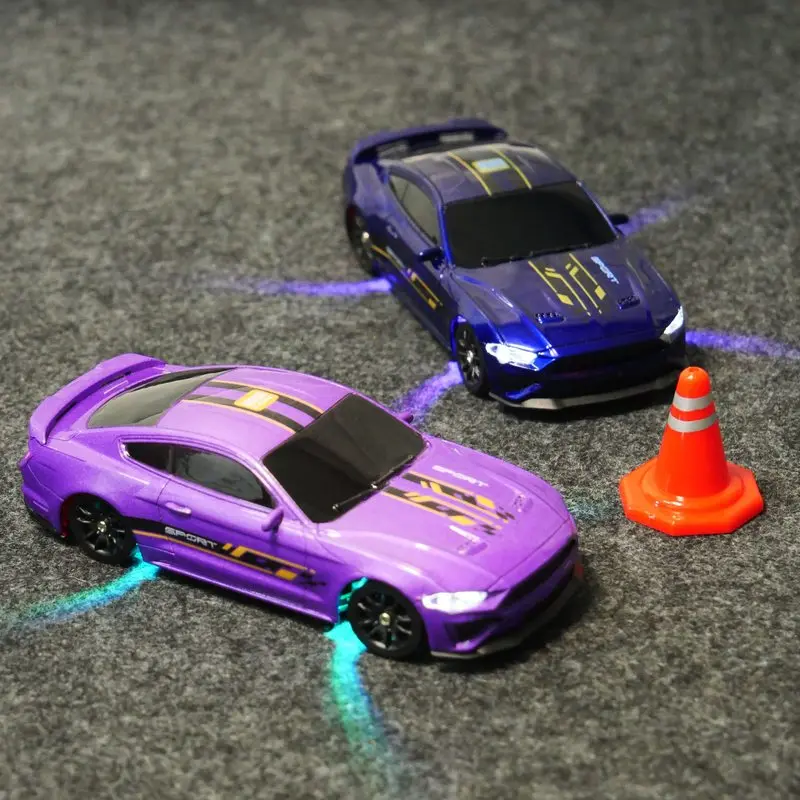 2026 PX8505 1:43 proporción completa RC Drift Car 4WD con luces giroscopio velocidad ajustable escritorio carreras niño juguete para regalo