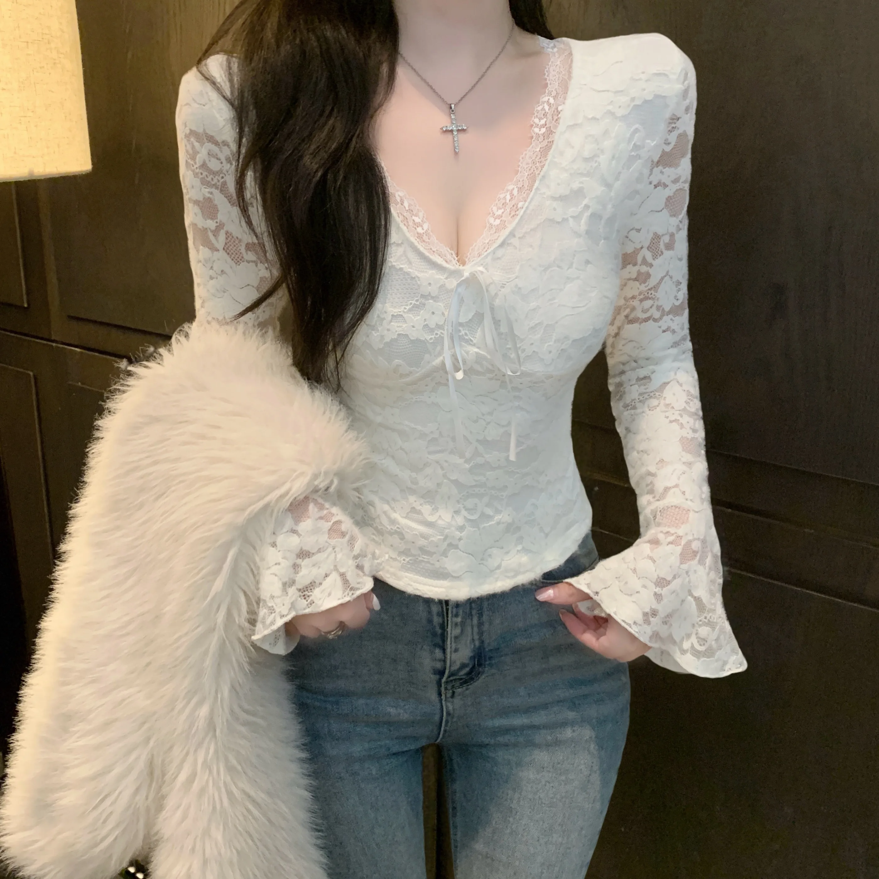 

Женский Thiened Lace irt V-Ne Long Sve Bell Sve Сексуальный топ для внутренней и верхней одежды Winter Faion Casual ort Length