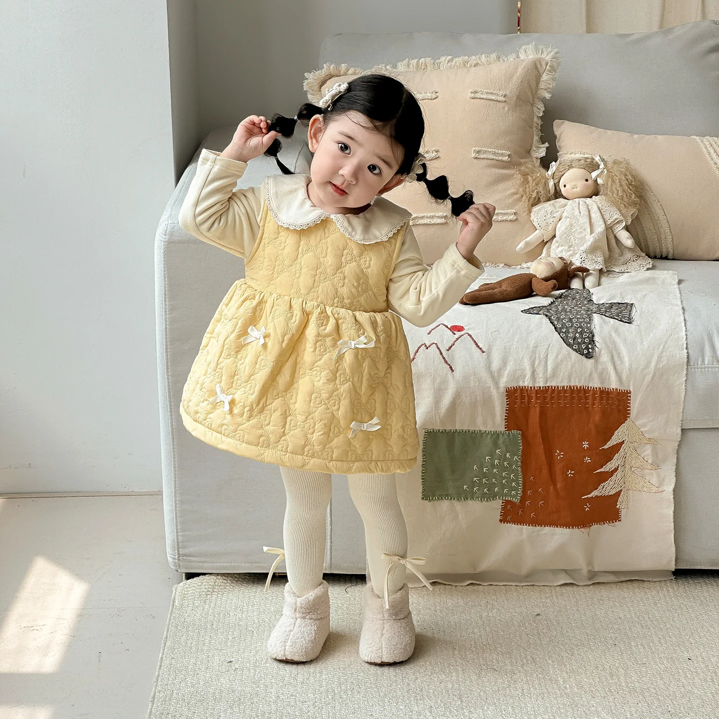 

Зима 2025 года, комплект из двух предметов для маленьких девочек, однотонная рубашка с воротником «Питер Пэн» для маленьких девочек, утепленное платье с бантом-бабочкой для новорожденных