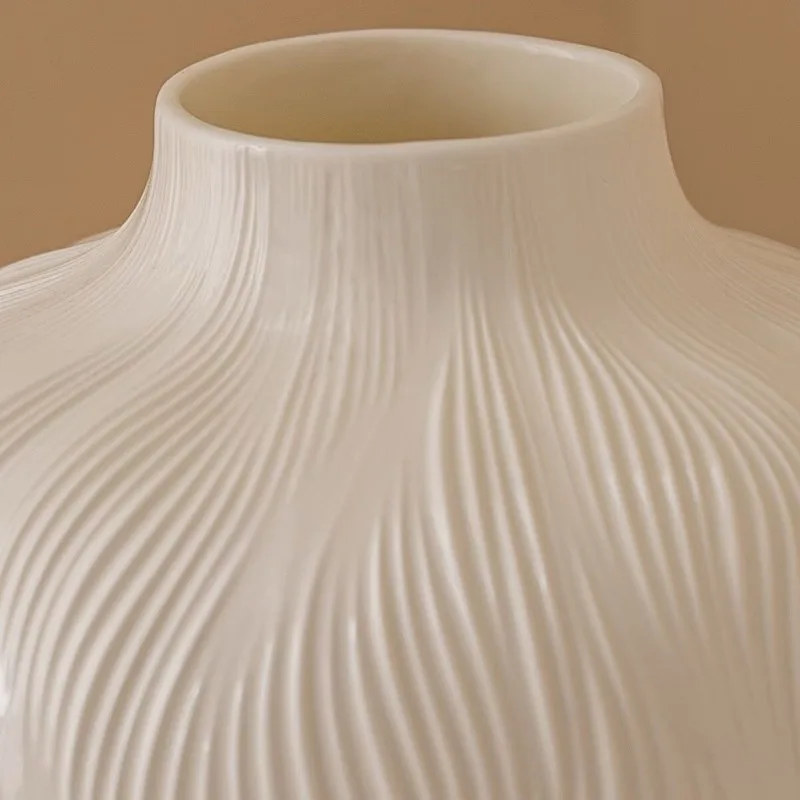 New white texture ceramic vase high value guest restaurant vase flower arrangement high-end decorative ornament light luxury