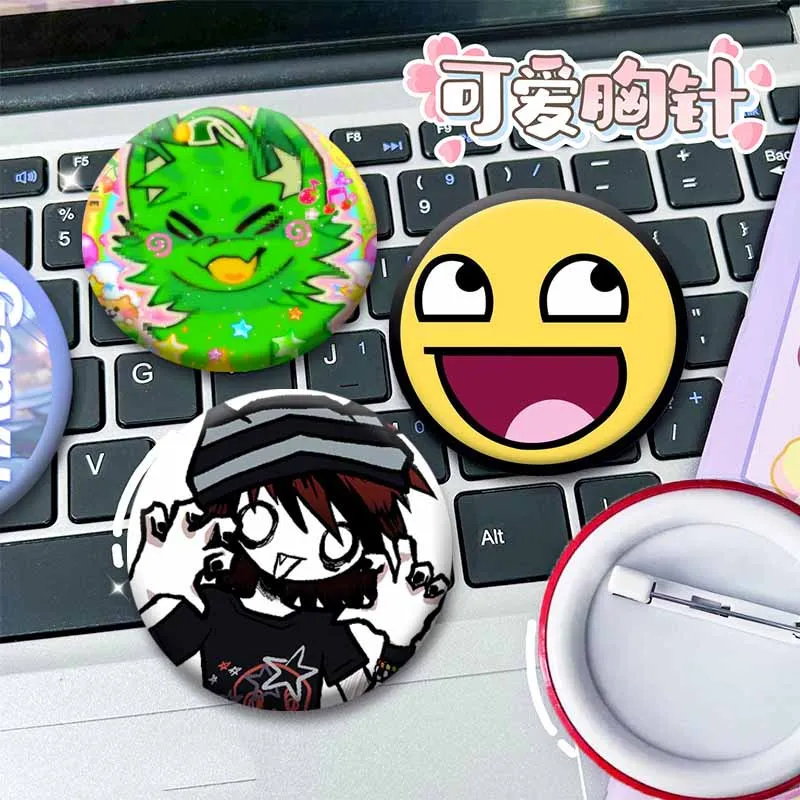 Rawr Xd Ästhetische Emaille-Pins Y2K Lustige Cartoon-Figuren Abzeichen Modeschmuck Accessoires Runde Snap-in Brosche für Rucksack – Detail 3