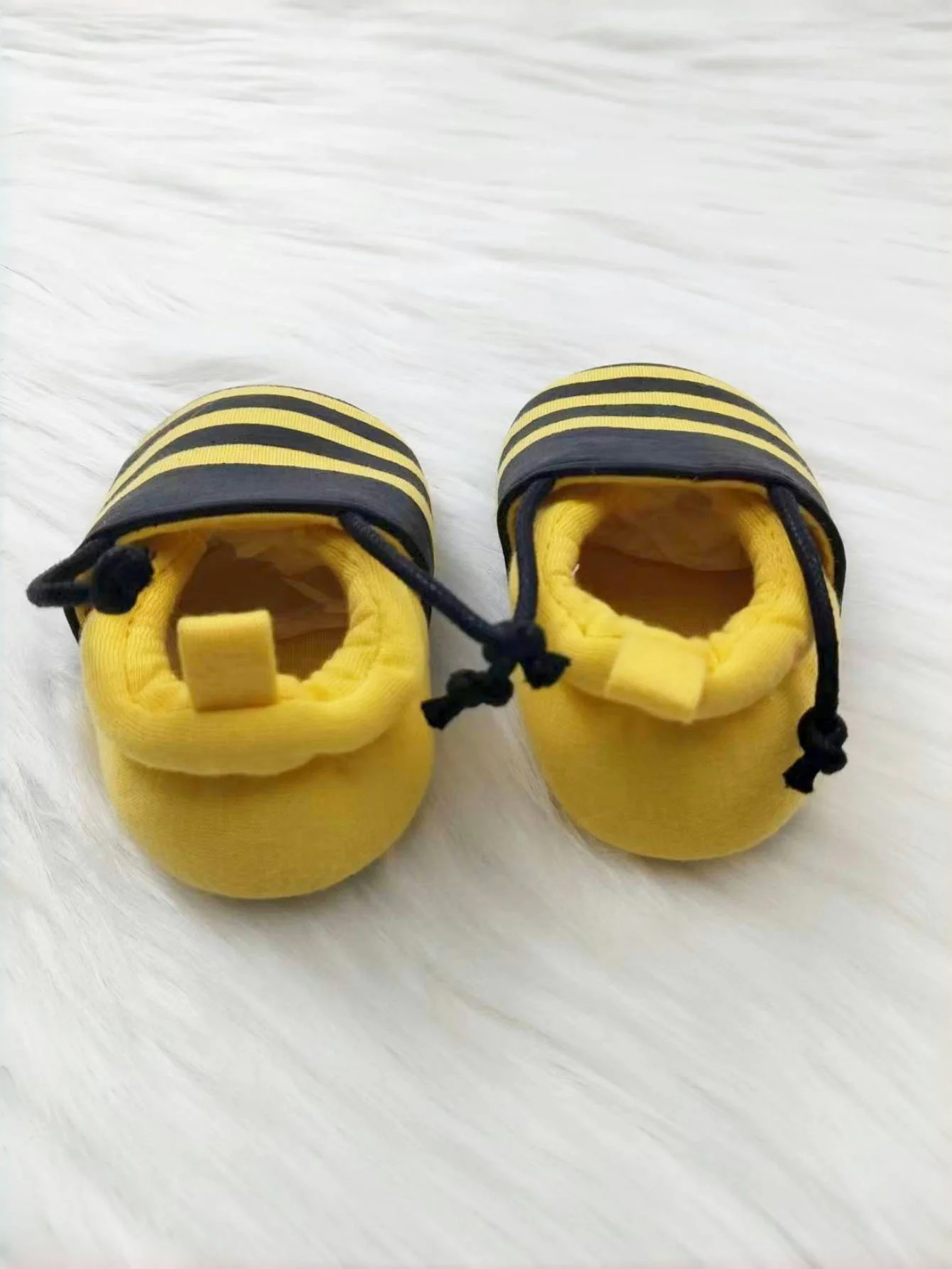 Yibubu chaussures de bébé jaunes créer des chaussures de bébé garçon d'abeille de dessin animé semelle de solft infantile, bébé fille doux unisexe tout-petits premier marcheur