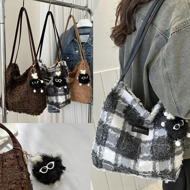 

Large Capacity Plaid Bag Female New Fashion Casual Retro Commuter Tote Bag Niche Design Shoulder Bag Boutique Pendant Free