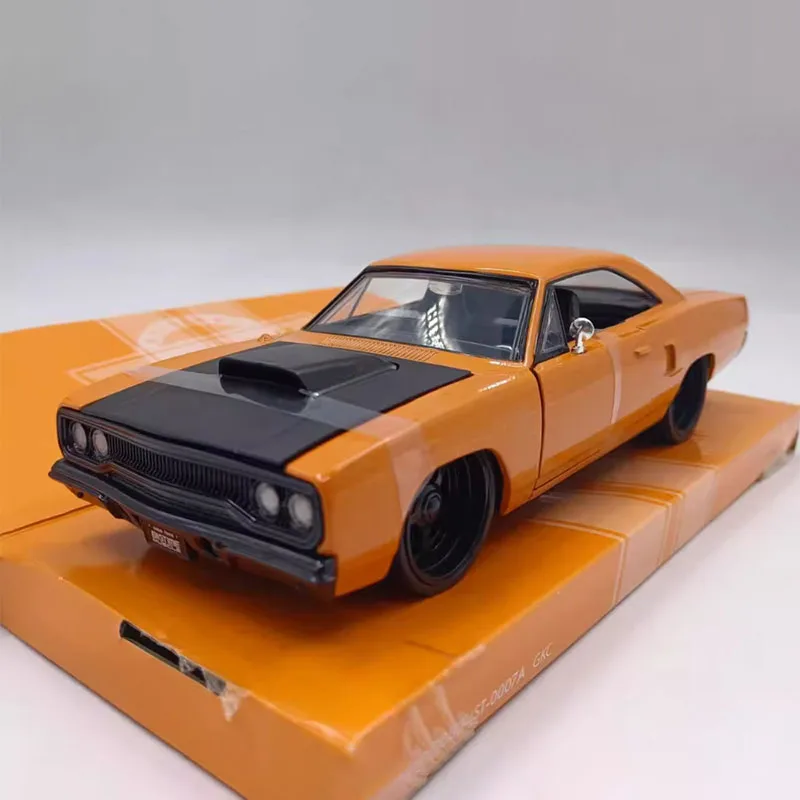 Diecast Original 1:24 Scale 1970 Plymouth Road Runner Simulation Alloy Car Model Collection Decoration Toy Gift Souvenir Display