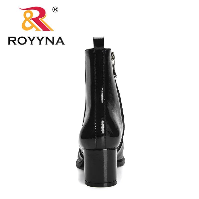 ROYYNA 2023 nuovi designer classici stivali Chelsea donna mezze stivali in pelle verniciata stivali da donna con tacco spesso stile britannico