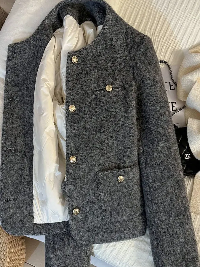 2026 New Grey Elegant Short Woolen Coat Fashionable Winter Warm Inner Versatile Top for Women Korean Style Commute Fashion