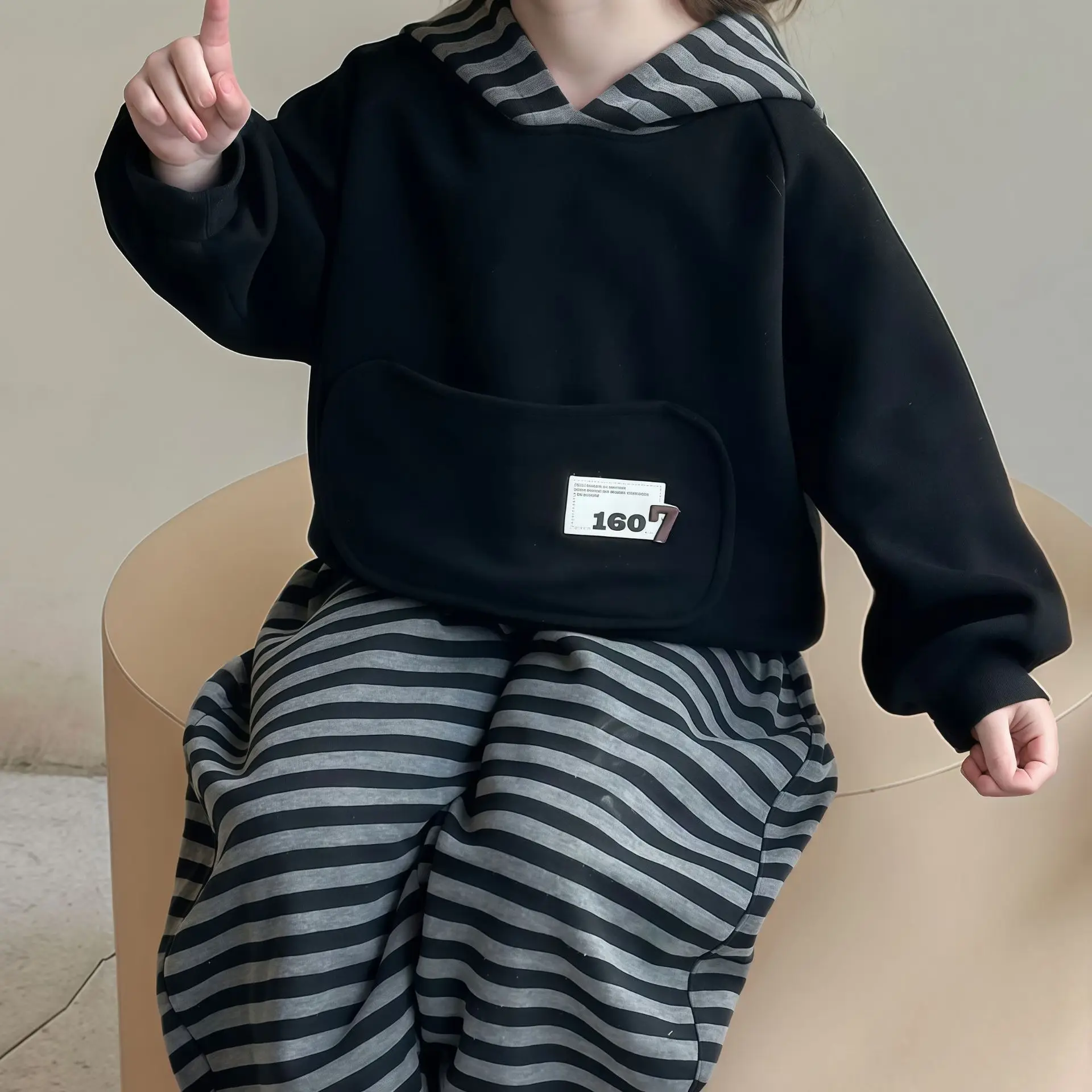 Kinderbekleidungssets 2026 Neuer Herbst-Baby-Mädchen-Kapuzenpullover + Gestreifte Hose 2-teiliger Anzug Kinder-Freizeitanzug mit Langen Ärmeln – Detail 6