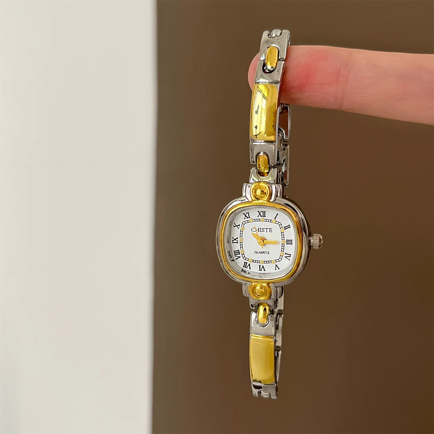 

New Minimalist Design Small And Exquisite Delicate Bracelet Watch For Women Fashionable Korean Style Versatile Quartz Wristwatch