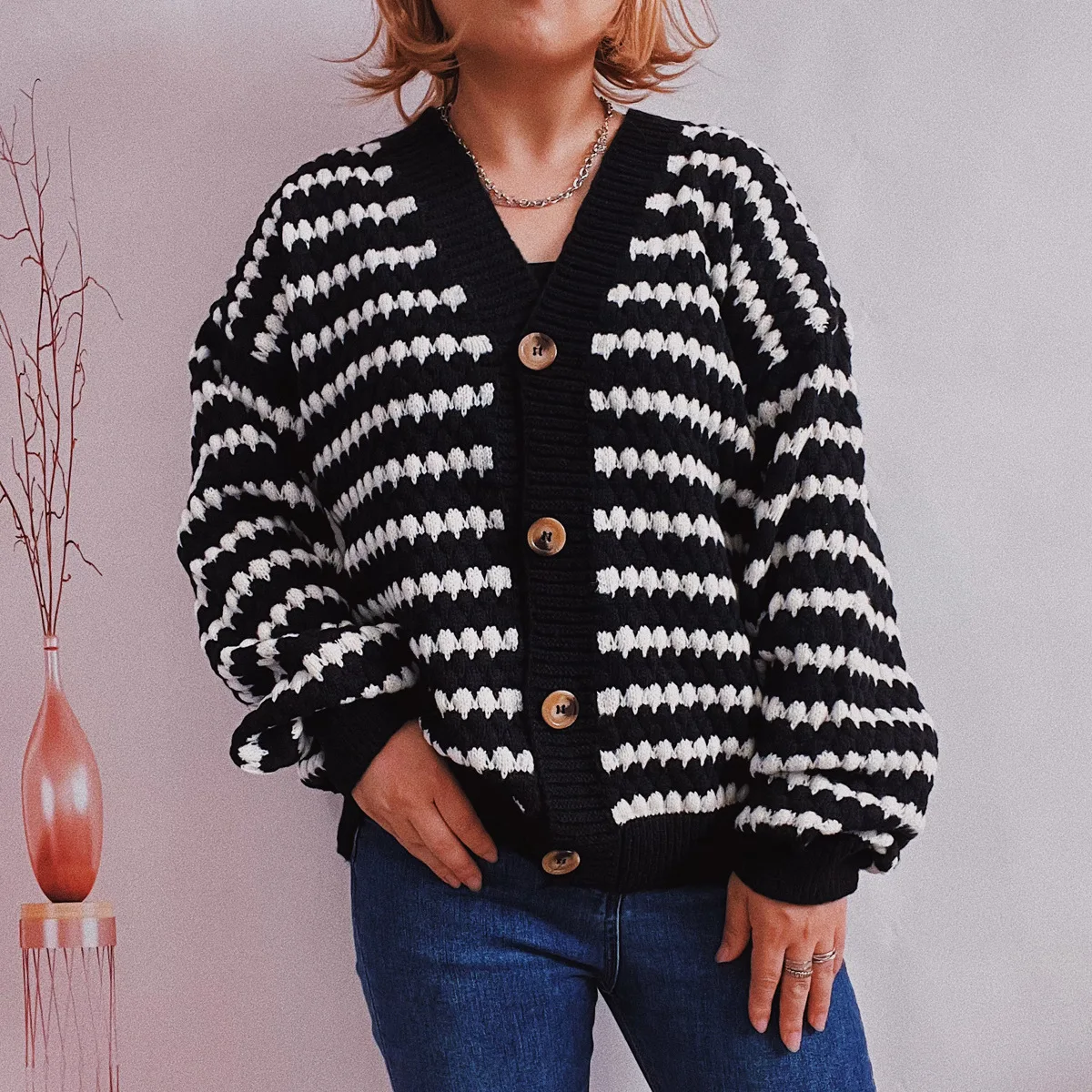 

2023 Autumn/Winter Loose Large Striped Shoulder Drop Long Sleeve Single Breasted Knitted Sweater Cardigan Coat