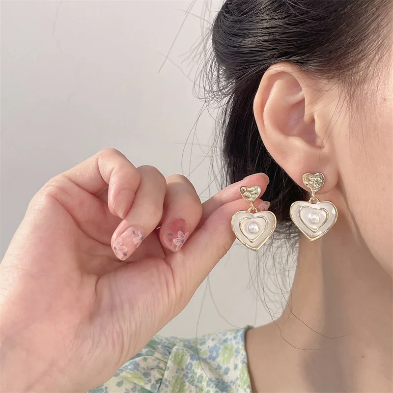 Boucles d'oreilles pendantes en forme de cœur pour femmes, accessoires de bijoux, cadeaux perlés, personnalité de la mode