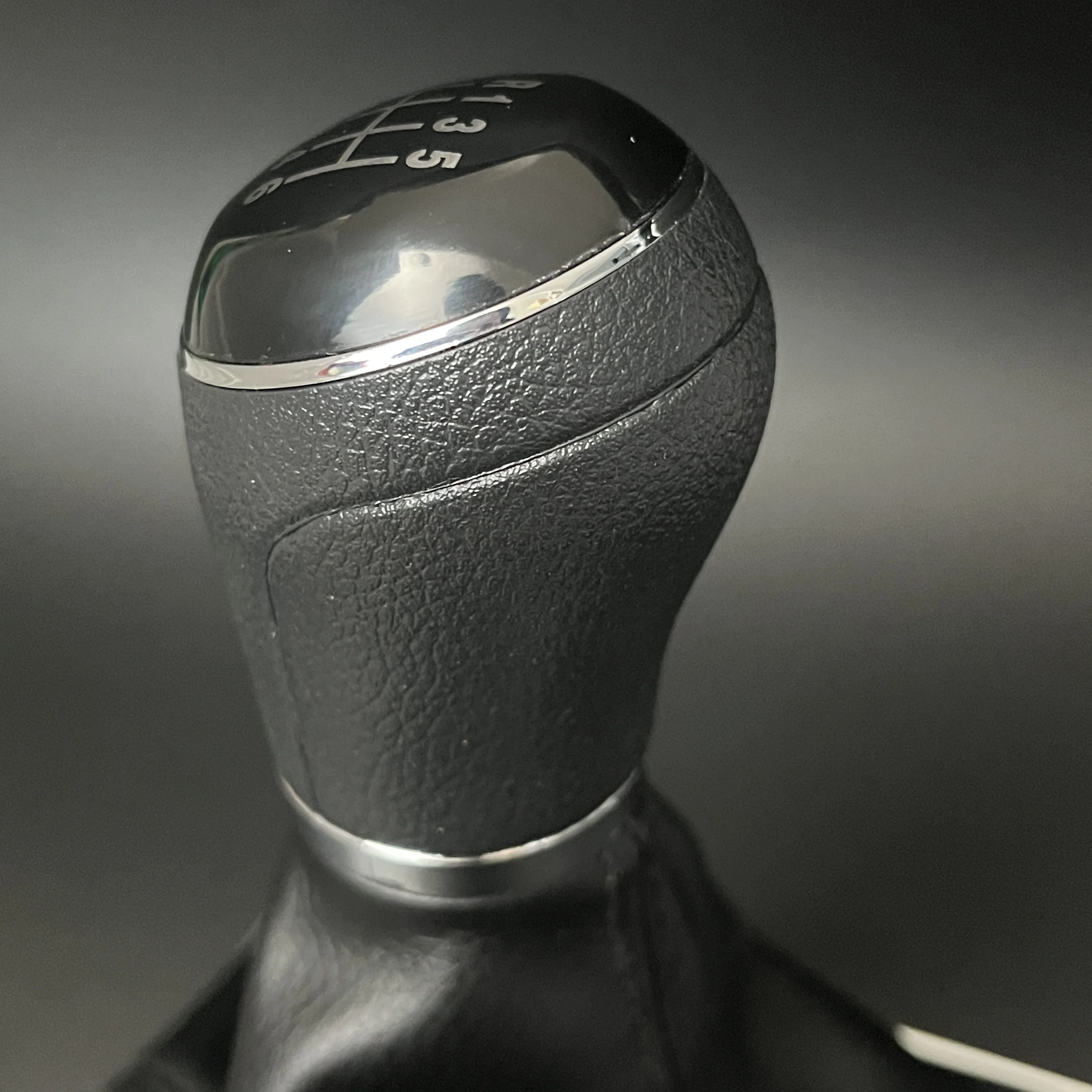 Auto 5/6-Gang-Schaltknauf mit Lederbezug für manuelle Schaltung VW Golf 7 MK7 GTI GTD 2013 2014 2015 2016 2017 2018 – Detail 6