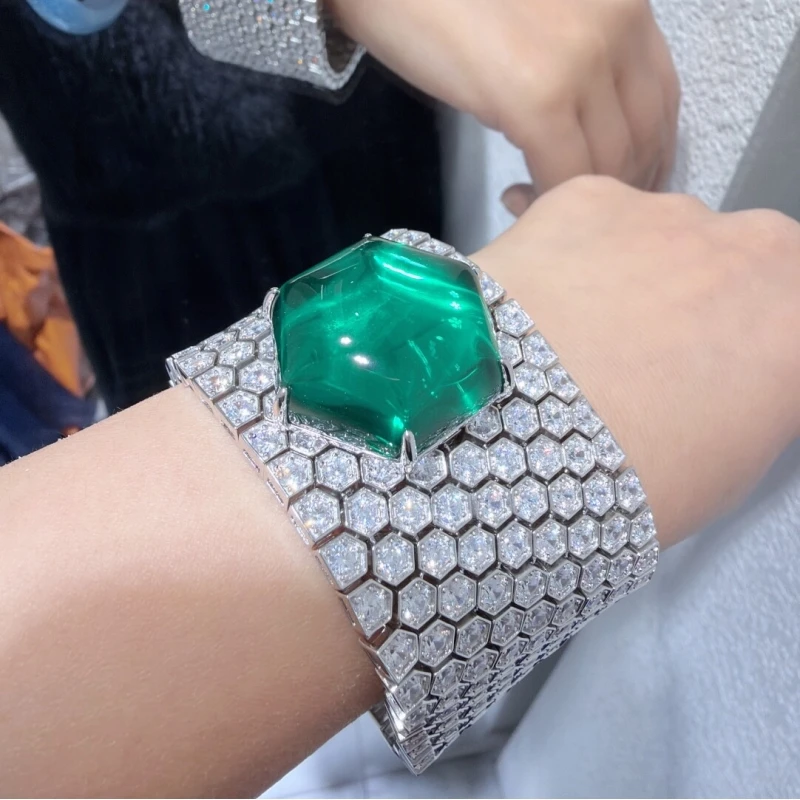 

Bellux Luxury Banquet Jewelry Bracelet 925 Silver Green Zircon Wide Edition Full Diamond Fancy Shape Emerald Sparkling Bracelet