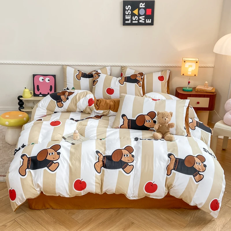 4pcs Funny Running Dog Duvet Cover Set Khaki Striped Apple Pattern Bedding Set Men Women Queen King Comforter Cover with Sheet