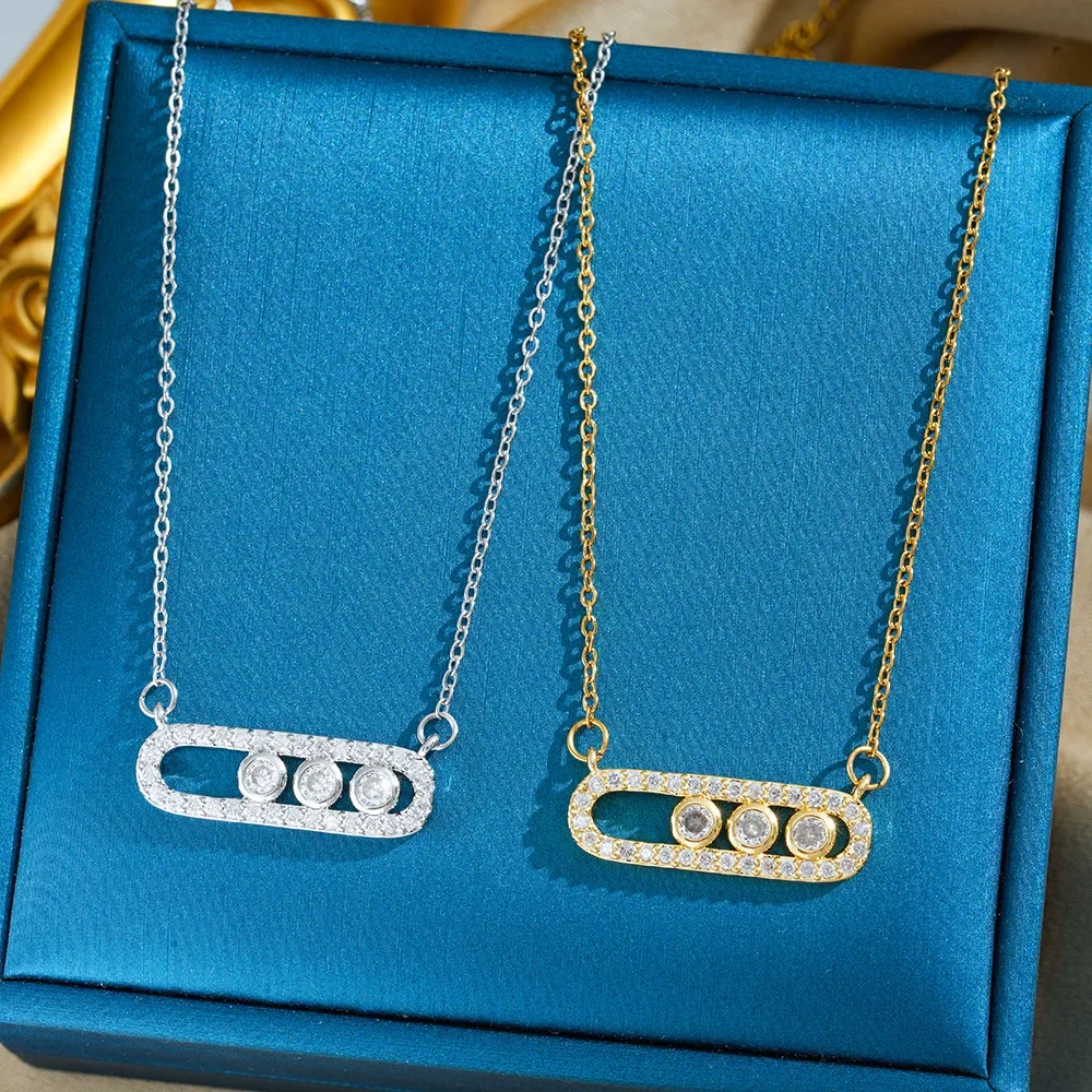 Модное и простое колье Masica из титановой стали с тремя бриллиантами, подчеркивающее женскую индивидуальность.