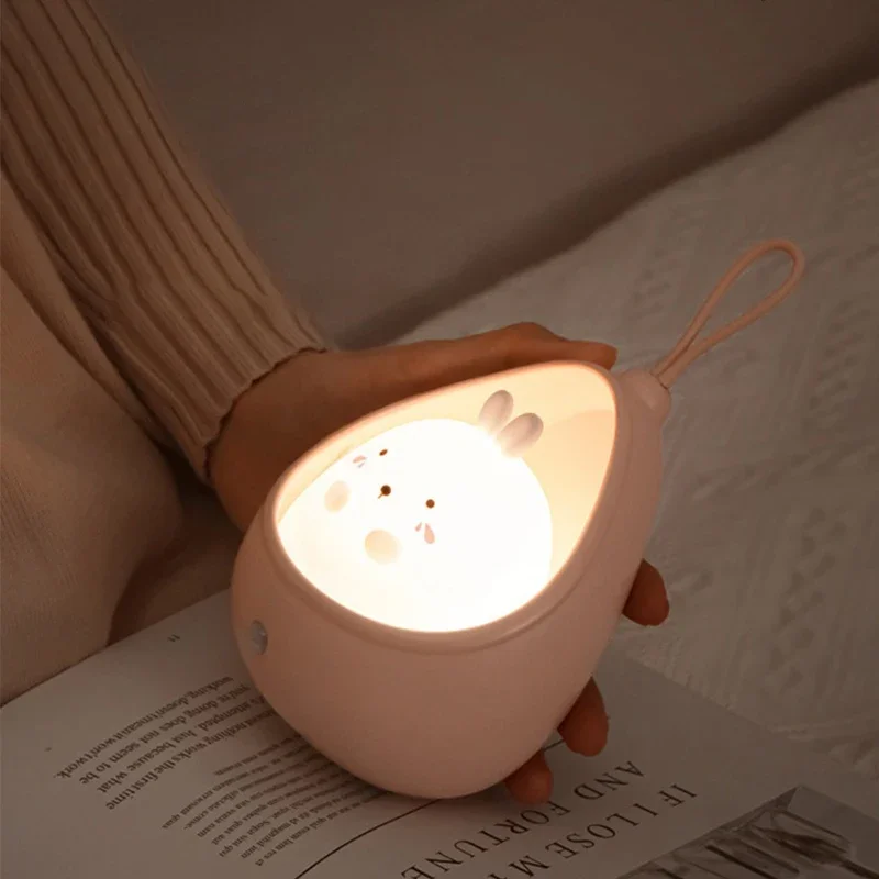 NOWOŚĆ Gorąca Wyprzedaż Mini Lampki Nocne LED Ładowane przez USB Lampka Nocna Urocze Kreskówkowe Silikonowe Lampki Nocne z Czujnikiem Ruchu 2025