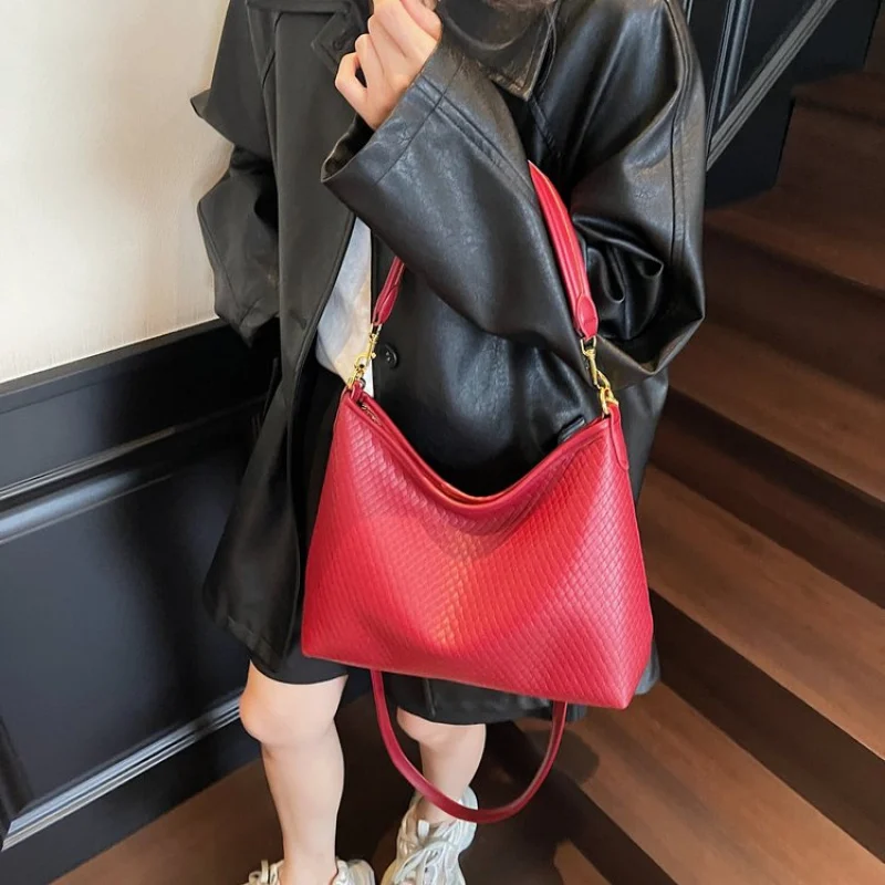 

High-End Minimalist Unique Messenger Purse Bag for Leisure Business Women with Solid Color Classic Finish