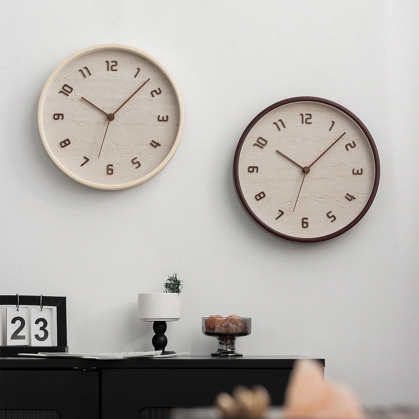 Nordic wabi-sabi solid wood wall clock, ultra-quiet minimalist travertine decorative artistic clock for living rooms and studies