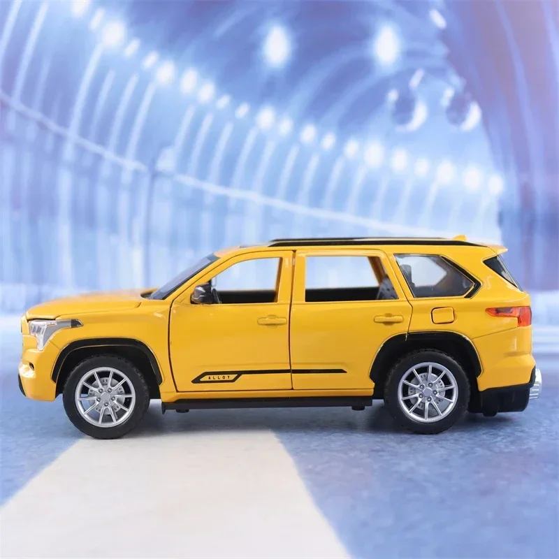 1:24 Toyota Sequoia SUV Simulation Diecast Metal Alloy Model car With Spray Sound Light Pull Back Collection Kids Toy Gift X56