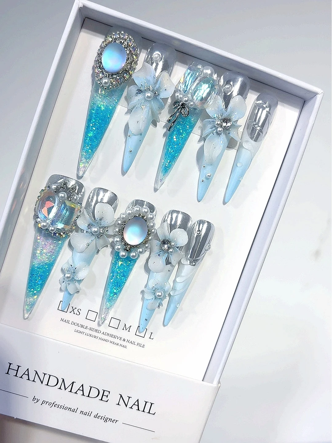 أزرق مائي ثلاثي الأبعاد من حجر القمر الزهري وحجر الراين على الأظافر - أظافر صناعية أنيقة مصنوعة يدويًا مع بريق ثلاثي الأبعاد #6