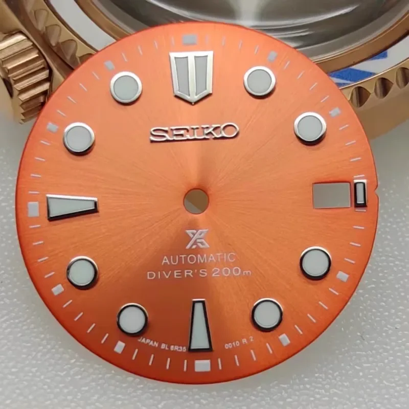 قرص SEIKO الجديد قرص سطح الغوص المضيء ينطبق على حركة NH35 ينطبق على الساعة الثالثة وقطر الساعة 3.8 28.5 ملم
