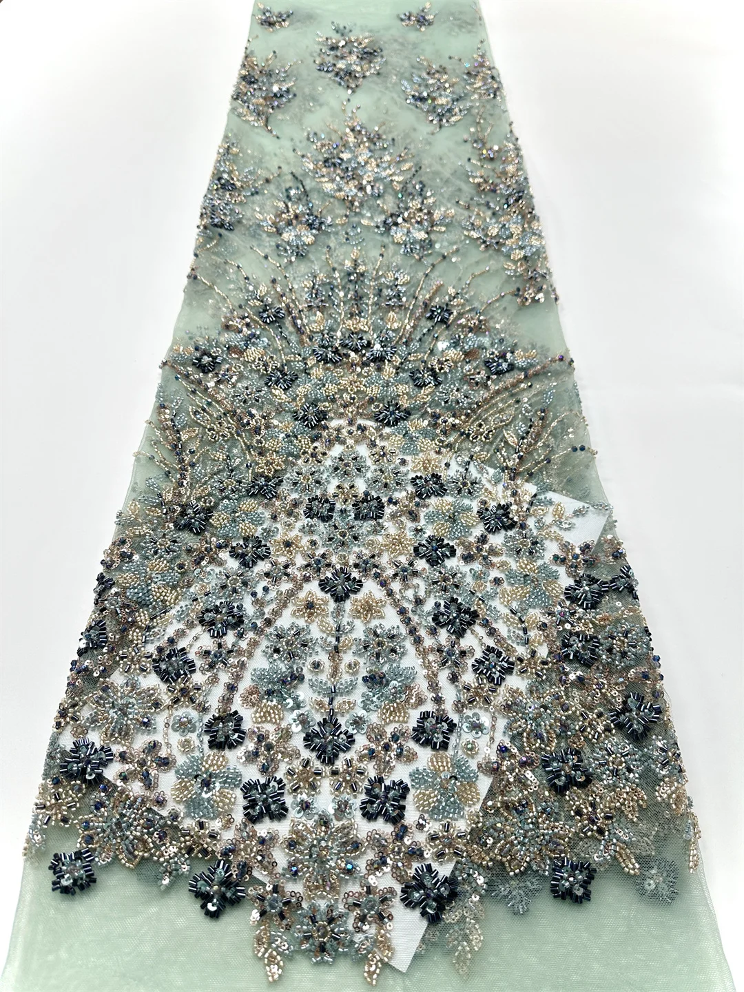 

Luxury Heavy Beaded Sequins Lace African 2025 High Quality 5 Yards Embroidery Lace Nigeria For Bride Evening Party Wedding Dress