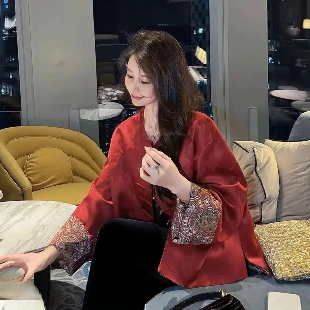 

Красное новое женское пальто в китайском стиле 2025 года, новое высококачественное пальто в стиле Тан с модной пряжкой высокого класса