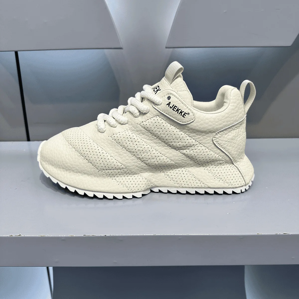 

Men's shoes 2026 Spring and Autumn casual white sports shoes thick soled height increasing Forrest Gump dad shoes