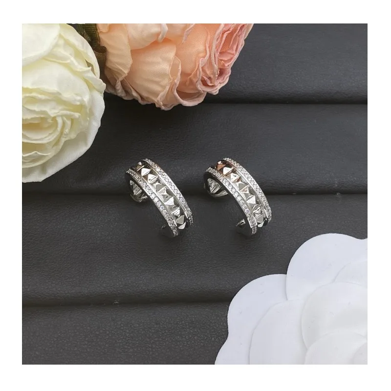 

Элитные серьги-гвоздики в форме юбки, легкий люкс, нишевый дизайн, высококачественные женские серьги, универсальные, модные, Seiko