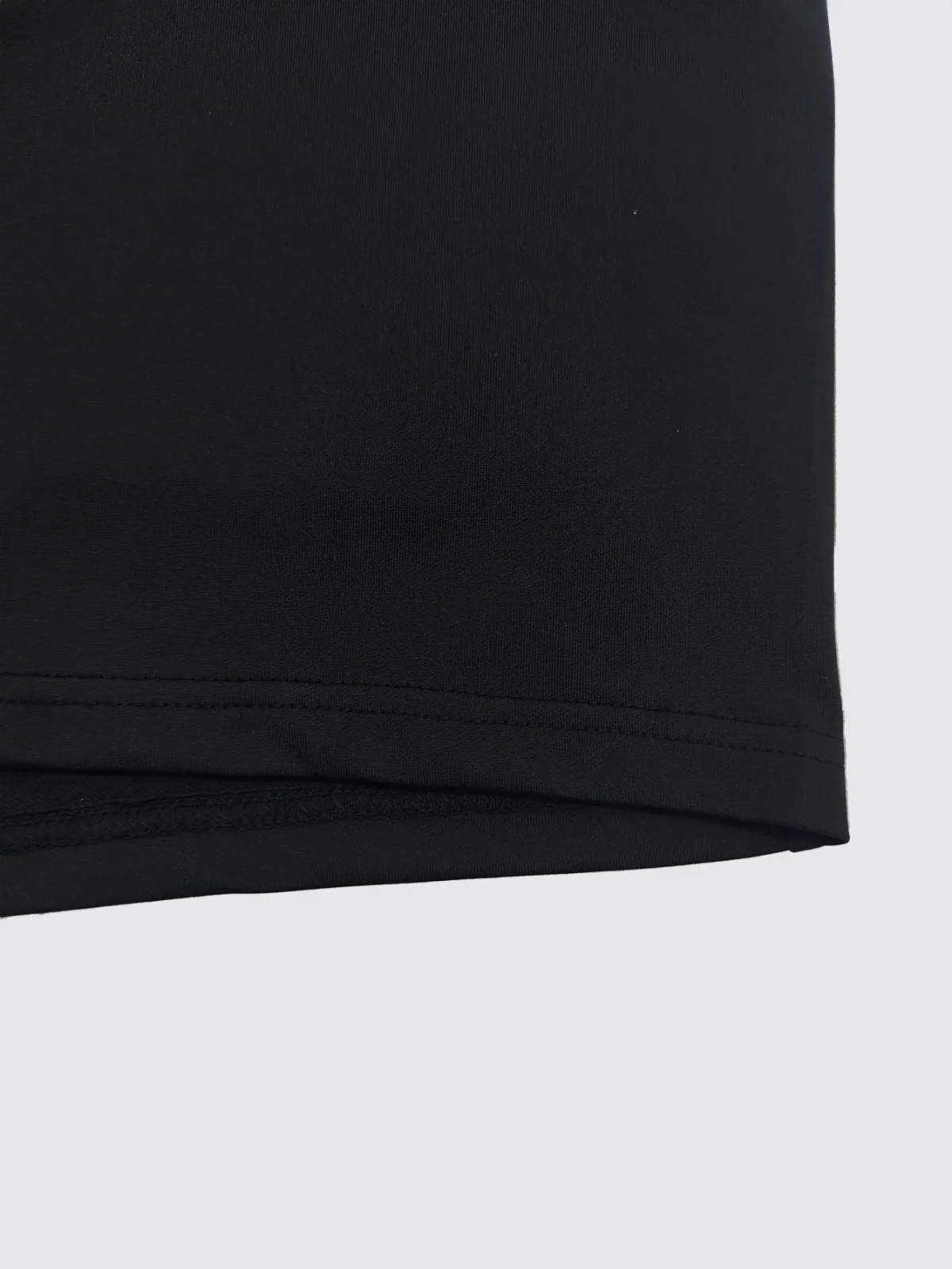 شورتات رجالية مريحة وكاجوال مع تصميم برباط مناسبة للارتداء الكاجوال والسراويل المريحة على طراز الملابس