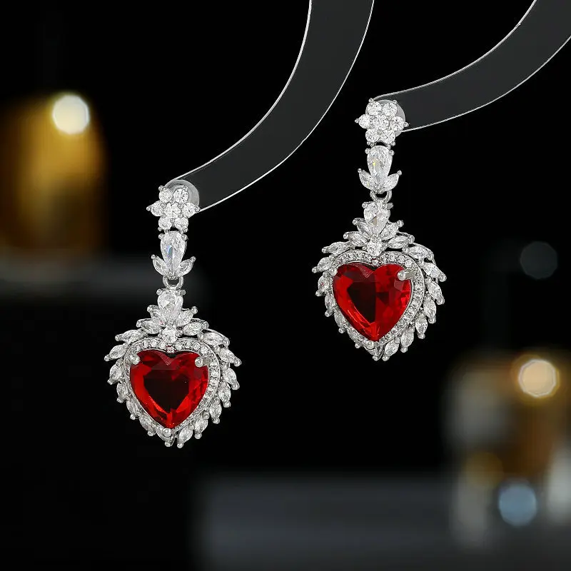 

Niche, elegant and high-end earring color, sweet and fresh, super fairy-like zircon s925 silver needle heart-shaped earrings