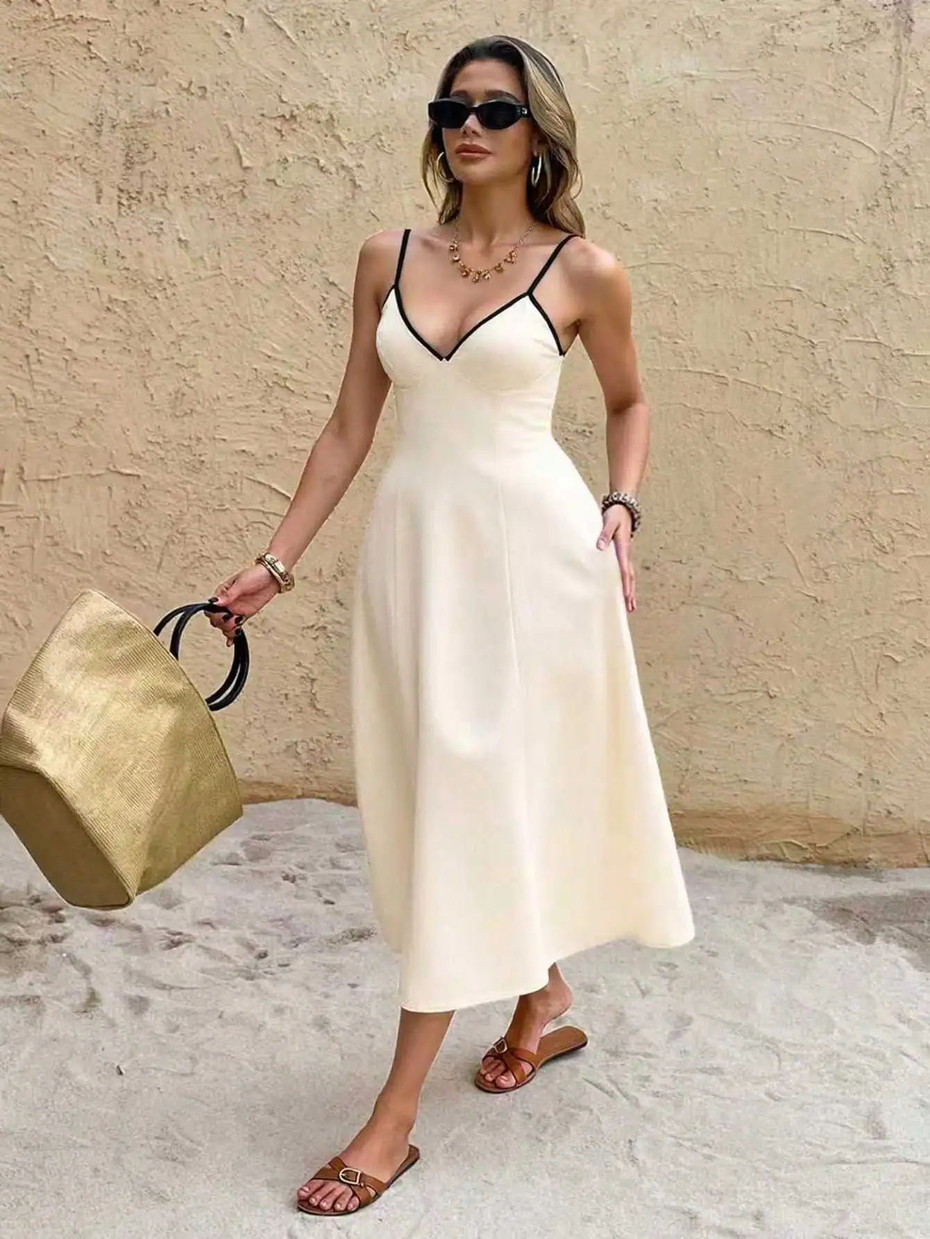 

Кремовое платье миди на тонких бретелях с черной отделкой, элегантное летнее платье для отпуска