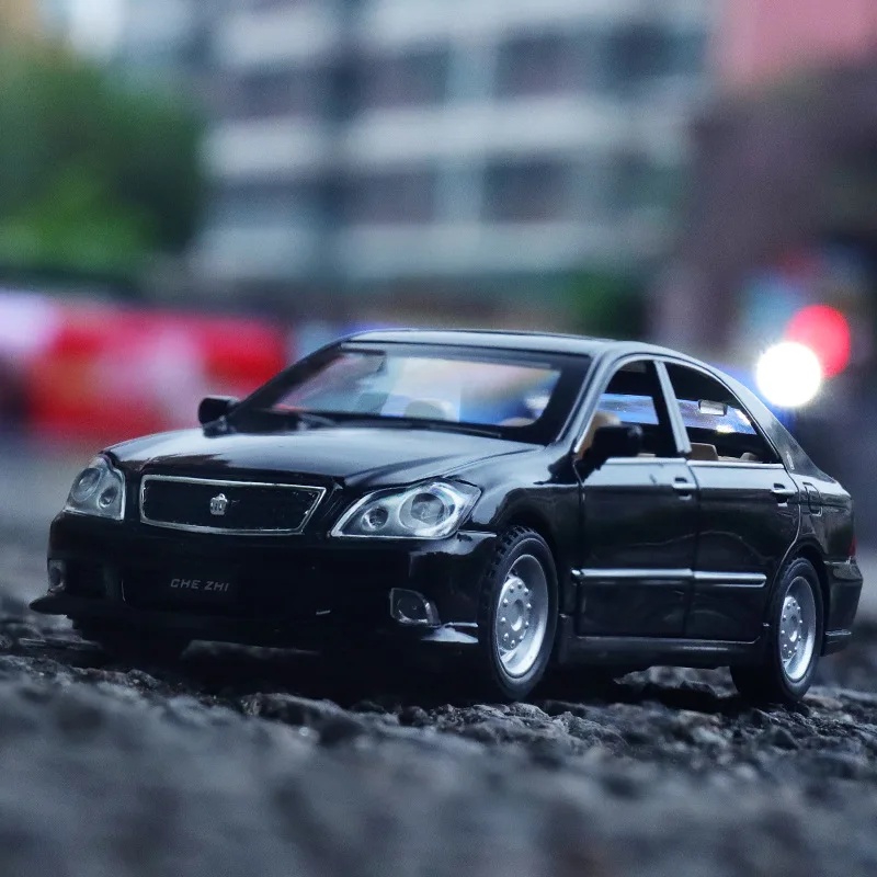 1:32 Toyota Crown Alloy Car Model Diecasts & Toy Vehicles Metal Toy Car Model Simulation Sound Light Collection Kids Gift F402